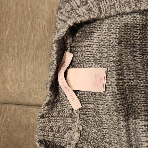 Victoria's Secret Gray Cable Knit Button-Up Cardigan Sweater With Pockets Size M - Picture 2 of 2